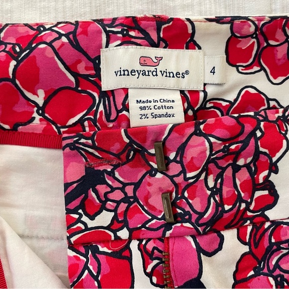 Vineyard Vines floral shorts - Picture 5 of 6